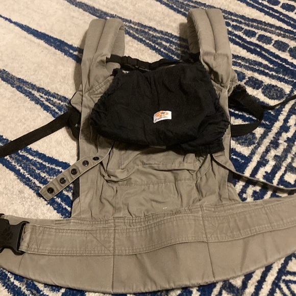 Ergobaby Ergonomic Multi-Position Original Aussie Khaki - Picture 9 of 14